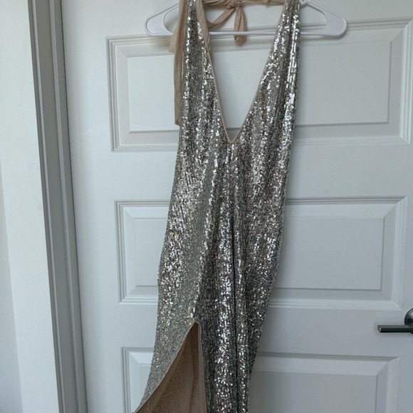 Fashion Nova Sequin Halter Neck Midi Party Dress Medium - Picture 2 of 7